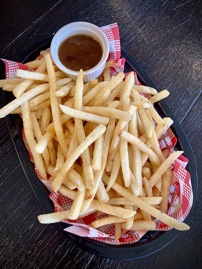 Chelsea Hotel, Chatswood_Chips & gravy.jpg