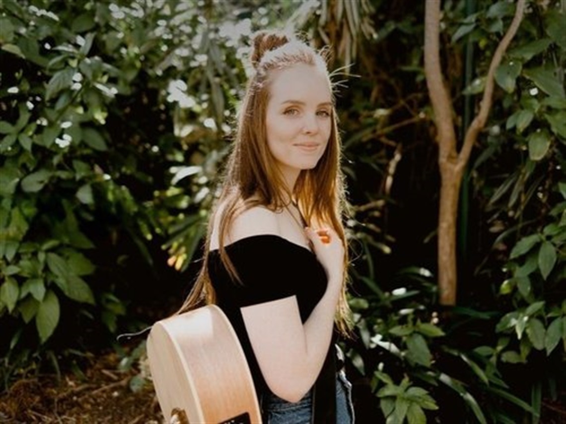 Professional-Artist-Vocals-Guitar-GRACE-FULLER-Sydney-Artist-Bookings.jpg