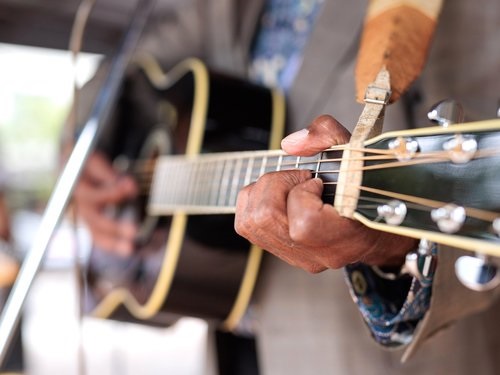 Sydney-Live-Music-Aboriginal-Vocals-Guitar-JESSE-MANTON-www.artist-bookings.com.jpg